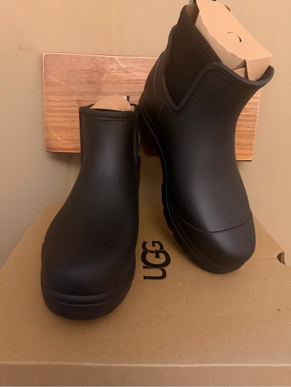 UGG Droplet Waterproof Rain Boots – Black – Women’s Size 8 – NEW - Picture 2 of 9